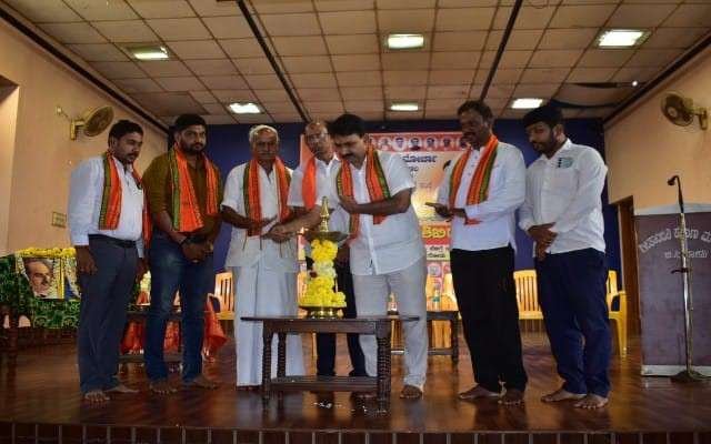 ಮಂಗಳೂರು ಮಹಾನಗರ ಪಾಲಿಕೆ ಮೇಯರ್ ಸುದೀರ್ ಶೆಟ್ಟಿ ಕಣ್ಣೂರು ಕಾರ್ಯಕ್ರಮವನ್ನು ದೀಪ ಬೆಳಗಿಸಿ ಉದ್ಘಾಟಿಸಿದರು.