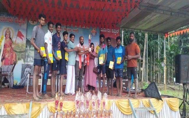 ವಿಶ್ವಹಿಂದೂಪರಿಷದ್ ಭಜರಂಗದಳ ವತಿಯಿಂದ ಕೆಸರ್ಡ್ ಒಂಜಿ ದಿನ ಕಾರ್ಯಕ್ರಮ ನಡೆಯಿತು.