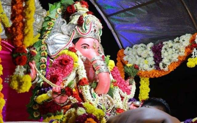 ಶ್ರೀಗಣೇಶನ ಶೋಭಾಯಾತ್ರೆಯು ಶುಕ್ರವಾರ ಸಂಜೆ ಬಿ.ಸಿ ರೋಡಿ‌ನ ರಾಷ್ಟ್ರೀಯ ಹೆದ್ದಾರಿಯಲ್ಲಿ ಅದ್ದೂರಿಯಾಗಿ‌ ನಡೆಯಿತು.
