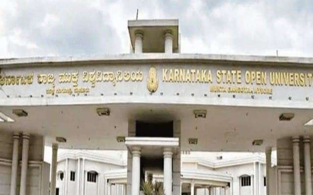 ಕರ್ನಾಟಕ ಮುಕ್ತ ವಿಶ್ವವಿದ್ಯಾಲಯದ ಪರೀಕ್ಷೆಯ ಪ್ರಶ್ನೆ ಪತ್ರಿಕೆ ಕರ್ನಾಟಕ ಮುಕ್ತ ವಿಶ್ವವಿದ್ಯಾಲಯದ ಪರೀಕ್ಷೆಯ ಪ್ರಶ್ನೆ ಪತ್ರಿಕೆ ಒಂದು ದಿನ ಮೊದಲೇ ಮಾರಾಟ.