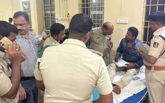 ಅಶೋಕ್ ಅವರನ್ನು ಕುಂದಾಪುರ ಸಾರ್ವಜನಿಕ ಆಸ್ಪತ್ರೆಯಲ್ಲಿ ಚಿಕಿತ್ಸೆಗೆ ದಾಖಲಿಸಲಾಗಿದೆ.