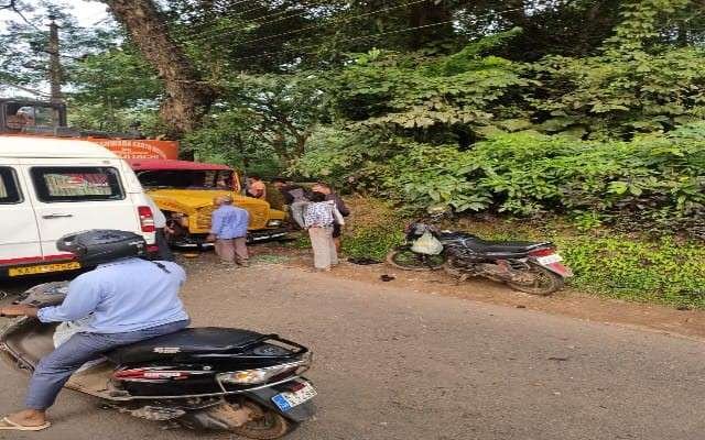 ಟಿಪ್ಪರ್ ಗೆ ಟೆಂಪೋ ಟ್ರಾವೆಲರ್ ಡಿಕ್ಕಿ ಹೊಡೆದಿದೆ.