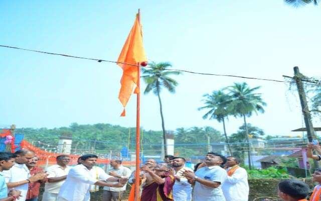 ಧ್ವಜಾರೋಹಣ ಮಾಡುವ ಮೂಲಕ ಕಾರ್ಯಕ್ರಮಕ್ಕೆ ಚಾಲನೆ.