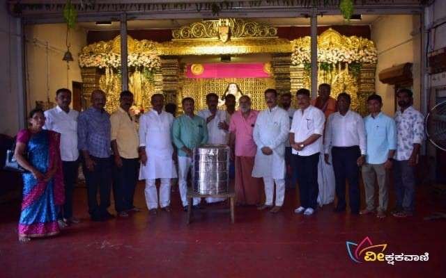 ದೇವಸ್ಥಾನದಲ್ಲಿ ಬಿಜೆಪಿ ಪ್ರಮುಖರಾದ ಉದಯ ಕುಮಾರ್ ರಾವ್, ಪುರಸಭೆ ಸದಸ್ಯರಾದ ಗೋವಿಂದ ಪ್ರಭು, ಬೂಡ ಮಾಜಿ ಅಧ್ಯಕ್ಷರಾದ ದೇವದಾಸ್ ಶೆಟ್ಟಿ ಮತ್ತು ಪ್ರಮುಖರು ಉಪಸ್ಥಿತರಿದ್ದರು.