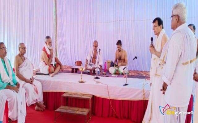 ಜ್ಯೋತಿಷ್ಯ ವಿದ್ಯಾನ್ ಬೇಳ ಪದ್ಮನಾಭ ಶರ್ಮ ಅವರಿಂದ ಪ್ರಶ್ನಾ ಚಿಂತನೆ ನಡೆಯಿತು.