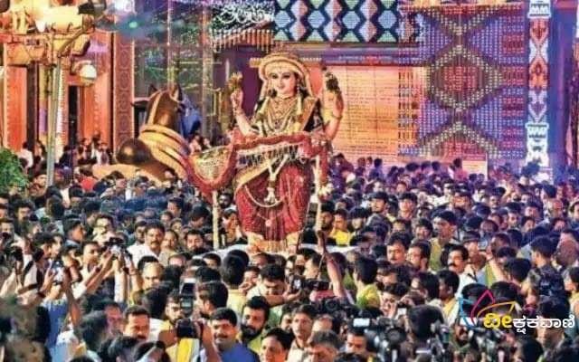 ಮಂಗಳೂರು ದಸರಾದ ಶೋಭಾಯಾತ್ರೆಯು ಅ.24ರಂದು ಸಂಜೆ ಆರಂಭಗೊಂಡು ಅ.25ರಂದು ಮುಂಜಾನೆಯವರೆಗೆ ವೈಭವದಿಂದ ನೆರವೇರಿತು.