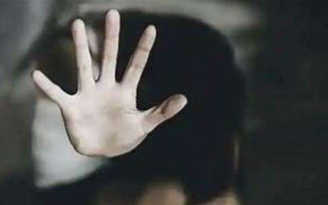 ನ್ಯಾಯಾಲಯವು ಆರು ವರ್ಷದ ಬಾಲಕಿಯ ಮೇಲೆ ಲೈಂಗಿಕ ದೌರ್ಜನ್ಯ ಎಸಗಿದ ಆರೋಪಿಗೆ 20 ವರ್ಷಗಳ ಕಠಿನ ಶಿಕ್ಷೆ ವಿಧಿಸಿ ತೀರ್ಪನ್ನು ನೀಡಿದೆ.