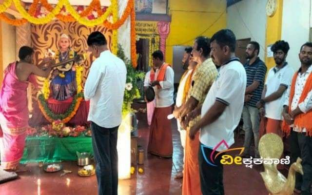 ವೀಣಾಧಾರಿಣಿ ಶ್ರೀ ಶಾರದಾ ಮಾತೆಯ ವಿಗ್ರಹ ಪ್ರತಿಷ್ಠೆ ಮಾಡಲಾಯಿತು.