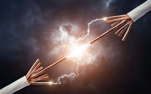 ವಿದ್ಯುತ್ ಶಾಕ್ ಹೊಡೆದು ಮೃತಪಟ್ಟ ಮಹಿಳೆ .