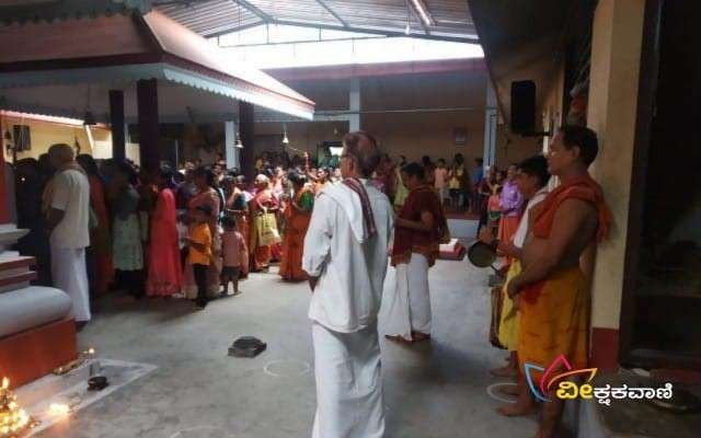 ನವರಾತ್ರಿ ಹಬ್ಬದಲ್ಲಿ ಊರಿನ ಪರ ಊರಿನ ಭಕ್ತಾದಿಗಳು ಹೆಚ್ಚಿನ ಸಂಖ್ಯೆಯಲ್ಲಿ ಪಾಲ್ಗೊಂಡಿದ್ದರು.