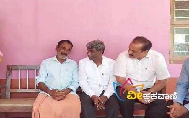 ಅಕ್ಷಯ್ ಕಲ್ಲೇಗ ನಿವಾಸಕ್ಕೆ ಬಿಜೆಪಿ ಹಿರಿಯ ನಾಯಕ, ಮಾಜಿ ಸಚಿವ ಕೋಟ ಶ್ರೀನಿವಾಸ ಪೂಜಾರಿ ಭೇಟಿ ನೀಡಿ ಸಾಂತ್ವನ ಹೇಳಿದರು.