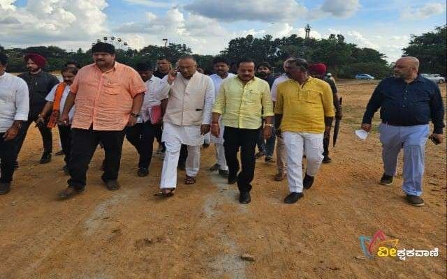 ಕಂಬಳದ ಕರೆ ನಿರ್ಮಾಣ ಕಾಮಗಾರಿಯನ್ನು ದ.ಕ ಜಿಲ್ಲಾ ಉಸ್ತುವಾರಿ ಸಚಿವ ದಿನೇಶ್ ಗುಂಡೂರಾವ್ ವೀಕ್ಷಣೆ ಮಾಡಿದರು.