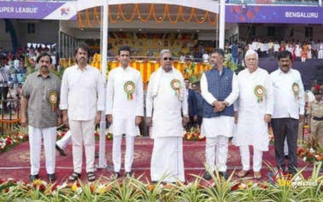 ಕನ್ನಡ ರಾಜ್ಯೋತ್ಸವ ಕಾರ್ಯಕ್ರಮದಲ್ಲಿ ಡಿಸಿಎಂ ಡಿ.ಕೆ.ಶಿವಕುಮಾರ್, ಸಾರಿಗೆ ಸಚಿವ ರಾಮಲಿಂಗಾರೆಡ್ಡಿ ಮಧು ಬಂಗಾರಪ್ಪ, ರಿಜ್ವಾನ್ ಅರ್ಷದ್ ಸೇರಿದಂತೆ ಇತರೆ ಅಧಿಕಾರಿಗಳು ಭಾಗಿಯಾಗಿದ್ದರು.