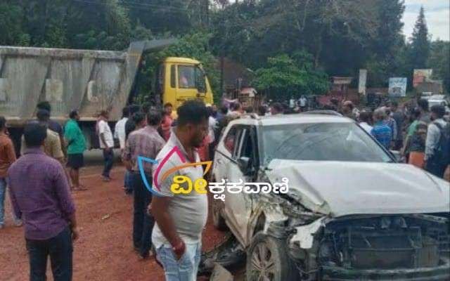 ಕಾರಿಗೆ ಡಿಕ್ಕಿ ಹೊಡೆದ ಜಲ್ಲಿ ಸಾಗಾಟದ ಲಾರಿ.
