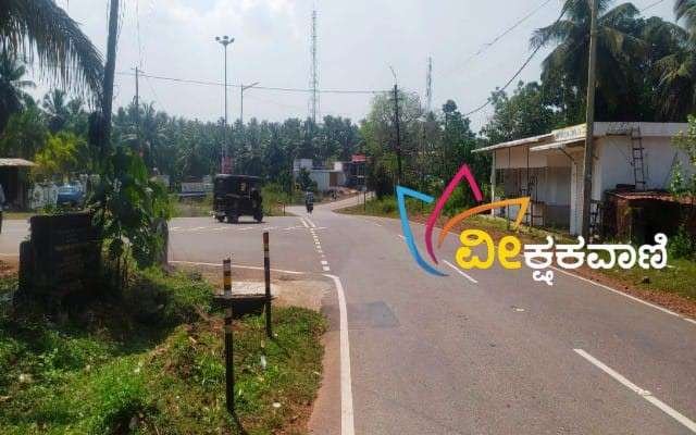 ಪೈವಳಿಕೆ-ಚೇವಾರು ರಸ್ತೆ ಸಂಗಮಿಸುವ ರಸ್ತೆ.