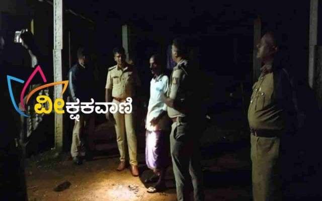 ಅಪರಿಚಿತ ತಂಡದವರು ಬಾಗಿಲು ತೆಗೆಯಲು ಪ್ರಯತ್ನಿಸುತ್ತಿದ್ದಂತೆ ಮನೆಯ ಮಾಲೀಕ ಪೊಲೀಸರಿಗೆ ಮಾಹಿತಿ ನೀಡಿದ್ದಾರೆ.