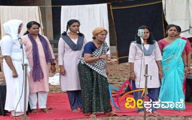 "ಚೂಟ್" (ದೀವಟಿಕೆ) ಮಲಯಾಳಂ ಬೀದಿ ನಾಟಕ.