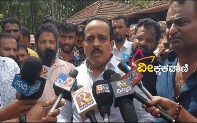 ಮಾಧ್ಯಮದವರ ಜೊತೆ ಮಾತನಾಡಿದ ಶಾಸಕ ಅಶೋಕ್‌ ಕುಮಾರ್ ರೈ.