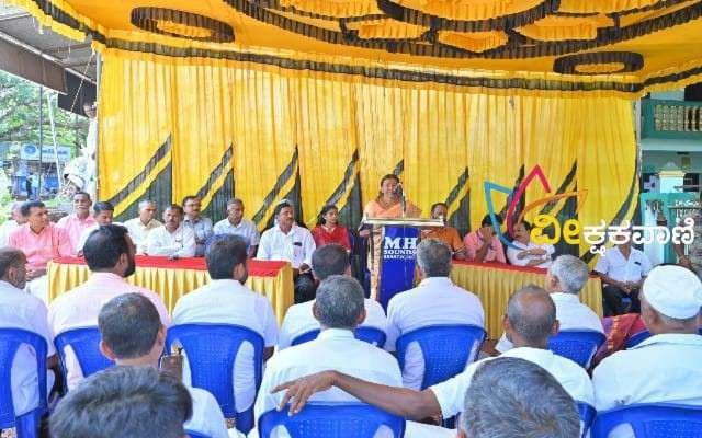 ನೂತನ ಆಡಳಿತ ಮಂಡಳಿ ಸದಸ್ಯರ ಪದಗ್ರಹಣ ಕಾರ್ಯಕ್ರಮವು ಮೀಯಪದವು ಬ್ಯಾಂಕ್ ಪರಿಸರದಲ್ಲಿ ನಡೆಯಿತು.