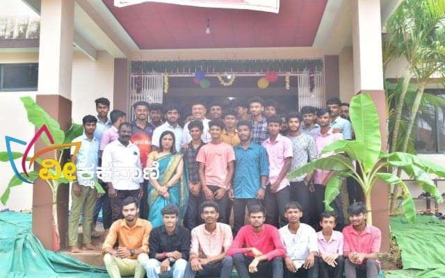 ಬಂಟ್ವಾಳ ಸರಕಾರಿ ಪಾಲಿಟೆಕ್ನಿಕ್ನ ಪ್ರಾಂಶುಪಾಲ ಭಗವಾನ್ಪ್ರಸಾದ್, ಪ್ರಮುಖರಾದ ಮೋಹನರಾಜ್ ಜಿ.ಎಸ್, ಭುವನೇಶ್ವರಿ, ಸುಧಾಕರ ಸಿ.ಎಸ್, ಮೋಹನ ಎನ್, ಹಮೀದ್ ಡಿ, ಬಂಟ್ವಾಳ ಹಿಂದುಳಿದ ವರ್ಗಗಳ ಇಲಾಖೆಯ ಸಿಬ್ಬಂದಿ, ಹಾಸ್ಟೆಲ್ ವಿದ್ಯಾರ್ಥಿಗಳು ಉಪಸ್ಥಿತರಿದ್ದರು.