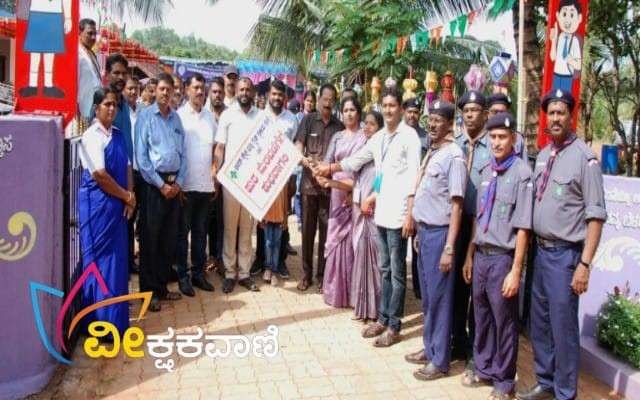 ಶಿಕ್ಷಕಿ ಸ್ವಪ್ನ ಸ್ಕೌಟ್ ಧ್ವಜಾರೋಹಣಗೈದು ಕಾರ್ಯಕ್ರಮಕ್ಕೆ ಚಾಲನೆಯನ್ನು ನೀಡಿದರು.