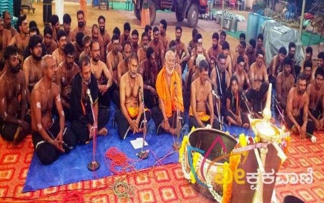 ಶ್ರೀ ಅಯ್ಯಪ್ಪ ದೀಪೋತ್ಸವದಲ್ಲಿ ಭಜನಾ ಸಂಕೀರ್ಥನೆ ನಡೆಯಿತು.