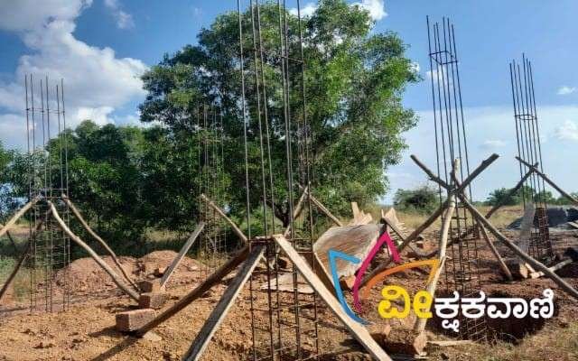 ಕಯ್ಯಾರ್ ಬಳಿಯ ಕೊಲ್ಲಬಂಜಾರ ಸಾರ್ವಜನಿಕ ಸ್ಮಶಾನಕ್ಕೆ ಶವ ಸುಡಲು ಶೆಡ್ಡ್ ನಿರ್ಮಾಣದ ಕಾಮಗಾರಿ ಆರಂಭಗೊಂಡಿದೆ.