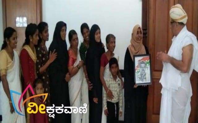 ಡಾ.ವಿರೇಂದ್ರ ಹೆಗಡೆಯವರ ಭಾವಚಿತ್ರ ರಚಿಸಿ ಹಸ್ತಾಂತರ ಮಾಡಿದ ಉಪ್ಪಳದ ರಾಫಿಯ