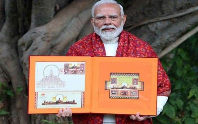 ಪ್ರಧಾನಿ ನರೇಂದ್ರ ಮೋದಿಯವರು ಅಯೋಧ್ಯೆಯ ರಾಮಮಂದಿರದ ಸ್ಮರಣಾರ್ಥ ಅಂಚೆ ಚೀಟಿಗಳನ್ನು ಬಿಡುಗಡೆ ಮಾಡಿದರು.