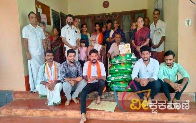 ಜೈ ಶ್ರೀ ರಾಮ ಸಮಾಜ ಸೇವಾ ಸಂಸ್ಥೆ ಸದಸ್ಯರು -ಕನೈಪ್ಪಾಡಿ ಆಶ್ರಯ ಆಶ್ರಮ ಕನ್ನೆಪ್ಪಾಡಿಯಲ್ಲಿ ಭಜನಾ ಕಾರ್ಯಕ್ರಮ ಮತ್ತು ಅನ್ನದಾನ ಸೇವೆಯನ್ನು ನೀಡಿದರು.