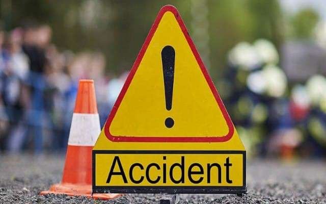 ಕಾರುಗಳ ಮುಖಾಮುಖಿ ಡಿಕ್ಕಿ