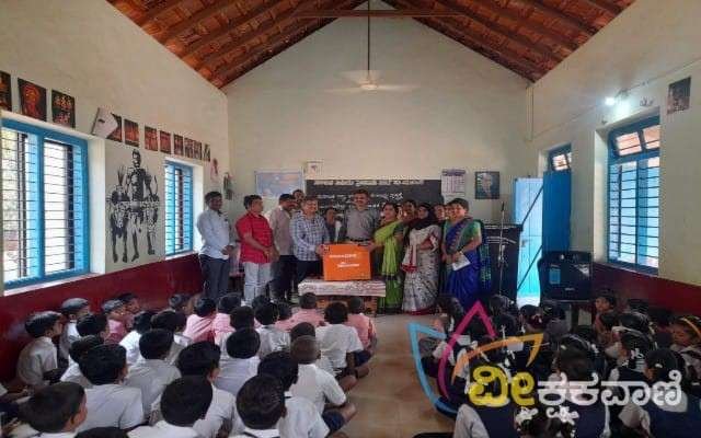 ಬಿ.ಮೂಡ ಸರಕಾರಿ ಹಿರಿಯ ಪ್ರಾಥಮಿಕ ಶಾಲೆಗೆ ಕಂಪ್ಯೂಟರ್ ಮತ್ತು ಇನ್ವರ್ಟರ್, ಯುಪಿಎಸ್ ಕೊಡುಗೆ ಹಸ್ತಾಂತರ ಕಾರ್ಯಕ್ರಮ