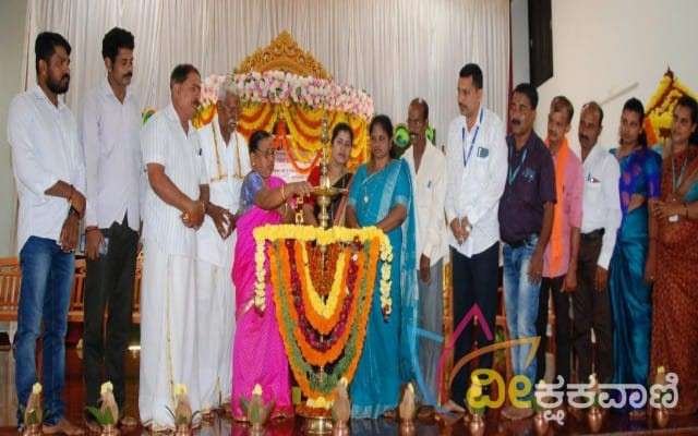 ವೀರಕಂಭ ಗ್ರಾಮ ಪಂಚಾಯತ್ ಅಧ್ಯಕ್ಷೆ ಲಲಿತಾ ದೀಪ ಪ್ರಜ್ವಲಿಸಿ ಕಾರ್ಯಕ್ರಮವನ್ನು ಉದ್ಘಾಟಿಸಿ ಶುಭ ಹಾರೈಸಿದರು.