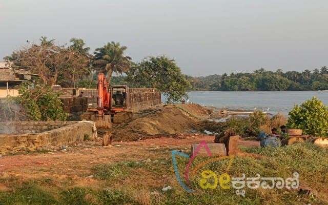 ನದಿಗೆ ಖಾರ್ಲ್ಯಾಂಡ್ ನಿರ್ಮಾಣ ಕಾಮಗಾರಿ
