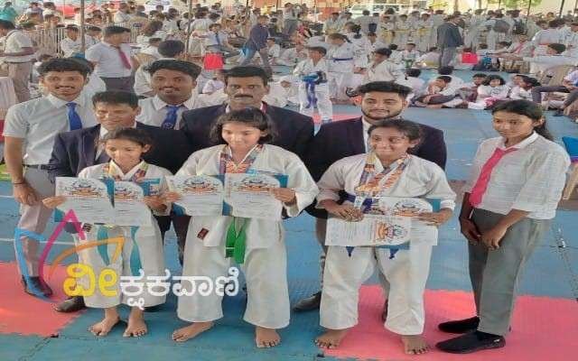 ರಾಜ್ಯಮಟ್ಟದ ಕರಾಟೆ ಚಾಂಪಿಯನ್ ಶಿಪ್ ಸ್ಪರ್ಧೆಯ ಗ್ರೂಪ್ ಕಟಾ ವಿಭಾಗದಲ್ಲಿ ದ್ವಿತೀಯ ಸ್ಥಾನ