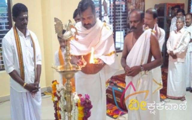 ಜಗದೀಶ ಬೇಳಂದೂರು ಇವರು ದೀಪ ಪ್ರಜ್ವಲನೆಗೈದರು.