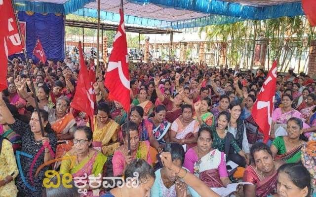 ಕರ್ನಾಟಕ ರಾಜ್ಯ ಅಕ್ಷರದಾಸೋಹ ನೌಕರರ ಫೆಡರೇಷನ್ ಹಾಗೂ ಕರ್ನಾಟಕ ರಾಜ್ಯ ಅಂಗನವಾಡಿ ನೌಕರರ ಸಂಘ ನೇತೃತ್ವದಲ್ಲಿ ಧರಣಿ ಸತ್ಯಾಗ್ರಹ