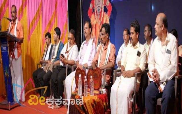 ಧಾರ್ಮಿಕ ಸಭೆ ಹಾಗೂ ಸನ್ಮಾನ ಸಮಾರಂಭ ಸಭೆಯಲ್ಲಿ ರಘು ಚೆರುಗೋಳಿ ಪ್ರಾಸ್ತಾವಿಕ ನುಡಿಗಳನ್ನಾಡಿದರು.