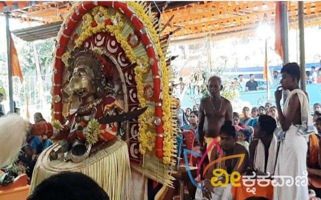 ಚೇನಕ್ಕೋಡು ಪಳ್ಳಂಗಳ ತರವಾಡಿನಲ್ಲಿ ಶ್ರೀ ಪಡಿಞರ್ ದೈವದ ನೇಮೋತ್ಸವ