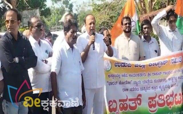 ಅಜ್ಜರಕಾಡು ಹುತಾತ್ಮ ಸ್ಮಾರಕದ ಎದುರು ಹಮ್ಮಿಕೊಳ್ಳಲಾದ ಪ್ರತಿಭಟನಾ ಸಭೆಯನ್ನುದ್ದೇಶಿಸಿ ಅವರು ಮಾತನಾಡಿದರು.