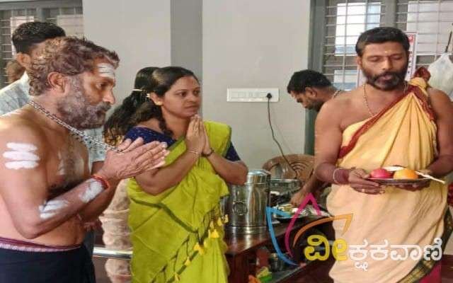 ಶ್ರೀ ಅಯ್ಯಪ್ಪ ಕ್ಷೇತ್ರದಲ್ಲಿ ನೂತನ ಗುರುಸ್ವಾಮಿಗಳು ಪ್ರಾರ್ಥಿಸಿದರು.