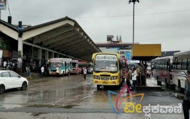 ಸಿಟಿ ಬಸ್ ನಿಲ್ದಾಣದಲ್ಲಿ ಟಿಎಂಟಿ ಮತ್ತು ಜೆಎಂಟಿ ಬಸ್ ಗಳು