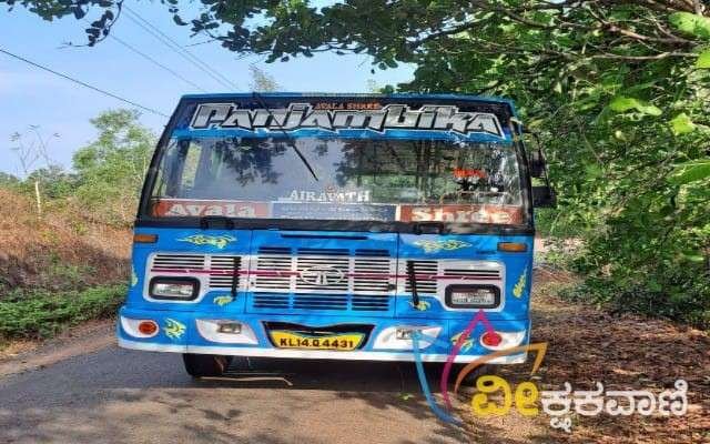 ಮರದ ರೆಂಬೆ ಹಾಗೂ ಪೊದೆಗಳು ರಸ್ತೆಗೆ ಆವರಿಸಿ ಬಸ್ ಸಹಿತ ವಾಹನ ಸಂಚಾರಕ್ಕೆ ಆತಂಕ