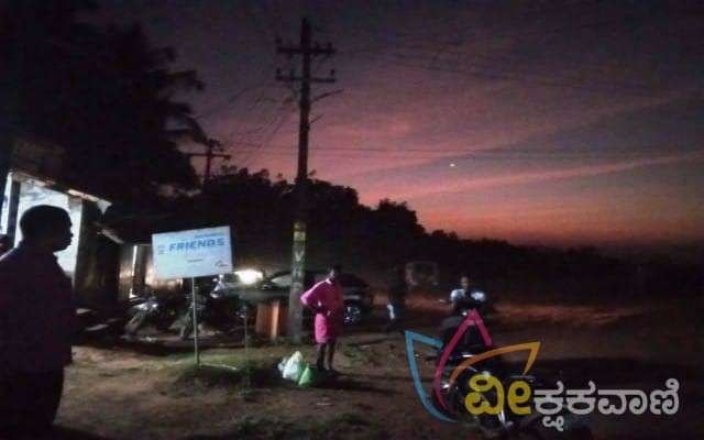 ಬೆರಿಪದವು ಜಂಕ್ಷನ್ನಲ್ಲಿರುವ ಬೀದಿ ದೀಪ ಕೆಟ್ಟುಹೋಗಿ ಕತ್ತಲೆಯಿಂದ ಊರವರು ಸಮಸ್ಯೆಗೀಡಾಗಿದ್ದಾರೆ.
