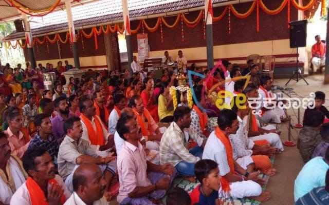 ತಾಡ ಶ್ರೀ ಮಹಾವಿಷ್ಣುಮೂರ್ತಿ ದೇವಸ್ಥಾನದಲ್ಲಿ ಭಜನಾ ಸಂಕೀರ್ತನೆ ನಡೆಯಿತು.