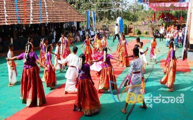 ಮಕ್ಕಳಿಂದ ಆಕರ್ಷಕ ತಾಳಬದ್ದ ವ್ಯಾಯಾಮ ಹಾಗೂ ಅಮೋಘ ಕಸರತ್ತುಗಳು ನಡೆಯಿತು.