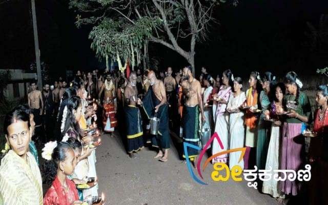 ಅಂಬಾರು ಶ್ರೀ ಸದಾಶಿವ ಕ್ಷೇತ್ರದಿಂದ ಪಾಲೆಕೊಂಬು ಮೆರವಣಿಗೆ ಉತ್ಸವಾಂಗಣಕ್ಕೆ ಬಹಳ ವಿಜೃಂಭಣೆಯಿಂದ ಆಗಮಿಸಿತು.