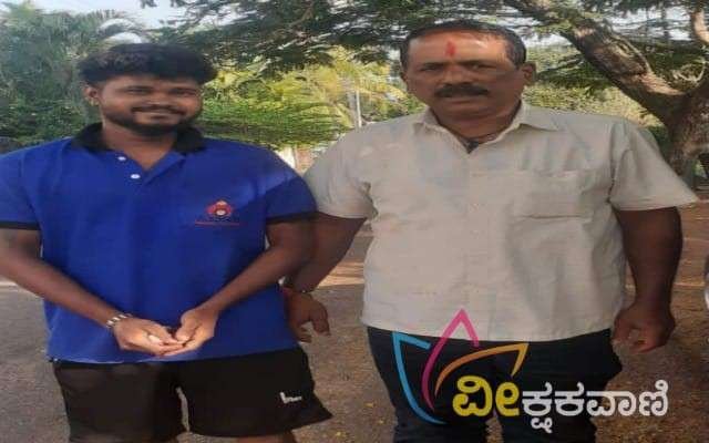 ಟ್ರಾನ್ಸ್ಫಾರ್ಮರ್ ಹತ್ತಿದ ಯುವಕನ ರಕ್ಷಣೆ