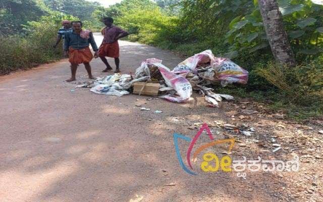 ಪ್ಲಾಸ್ಟಿಕ್ ಸಹಿತ ವಿವಿಧ ತ್ಯಾಜ್ಯ ಹೊಂದಿದ ಎರಡು ಗೋಣಿವನ್ನು ಉಪೇಕ್ಷಿಸಲಾಗಿದೆ.