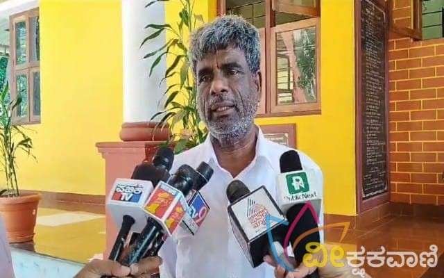 ಉಡುಪಿಯಲ್ಲಿ ಸುದ್ದಿಗಾರರೊಂದಿಗೆ ಮಾತನಾಡಿದ ಶ್ರೀನಿವಾಸ ಪೂಜಾರಿ